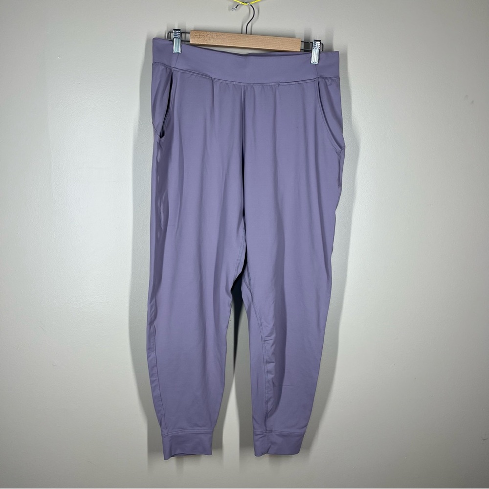 Under Armour Women’s Joggers in Lavender Size Large